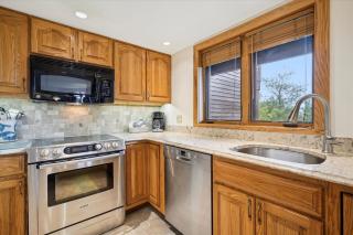 Incredible Highridge 2 bedroom 2 bathroom with Indoor Pool A14 - Killington - 2