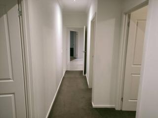 Comfortable 3-bedroom home with two car garage - Mount Clear - 4