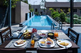 SaffronStays Eden, Nashik - pet-friendly villa with pool, jacuzzi & grape farm - Nashik - 3