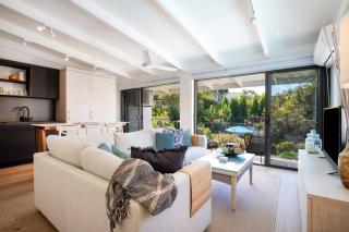 Beach Retreat Chic: Poolside on the Esplanade - Port Douglas - 0