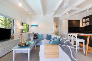 Beach Retreat Chic: Poolside on the Esplanade - Port Douglas - 4