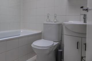 Regent's Park Sleeps 8 Pet Friendly & Garden - 4