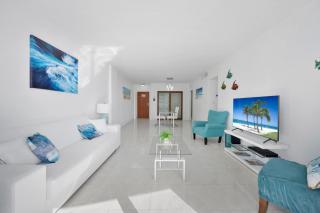 Beachfront Oasis: Ocean Views & Luxe Amenities - Hollywood - 0
