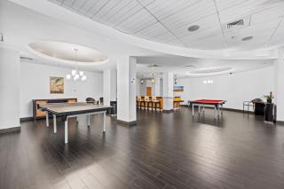Beachfront Oasis: Ocean Views & Luxe Amenities - Hollywood - 2