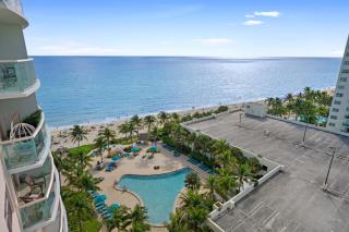 Beachfront Oasis: Ocean Views & Luxe Amenities - Hollywood - 7