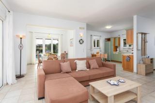 Hermione Villa - Gennadi - 2