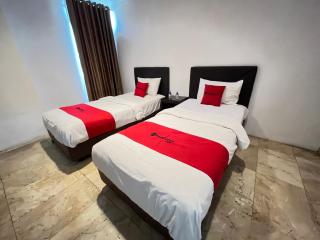 RedDoorz near Kantor Walikota Manado - Manado - 2