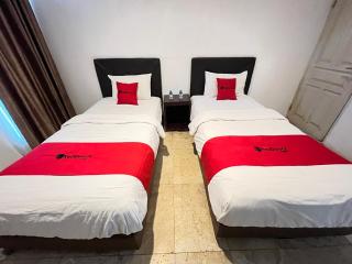 RedDoorz near Kantor Walikota Manado - Manado - 5