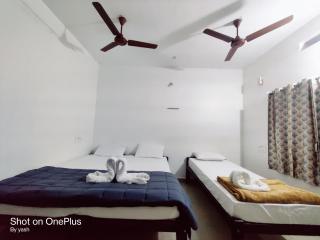 Surya cafe and stay sea view - Gokarna - 6