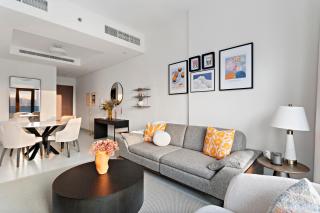 Modern 2 Bedroom with King Bed & Gym in The Bay - Dubai - 3