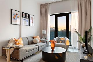 Modern 2 Bedroom with King Bed & Gym in The Bay - Dubai - 0