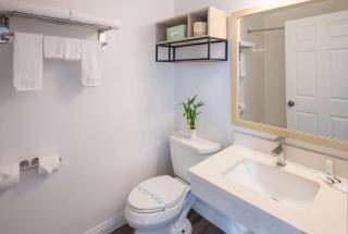 Ramada by Wyndham Redondo Beach - Redondo Beach - 4