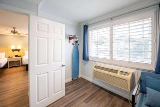 Ramada by Wyndham Redondo Beach - 1