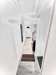 LUXURIOUS 2 Guest studio flat WIFI FREE PARKING - - 5