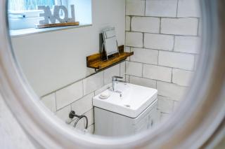 The Knoll Lodge- Beautiful Luxurious One Double Bedroom Property - 3