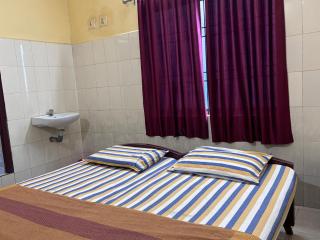 Chinmayi Tourist Home - Opposite to temple only 50 m - 4