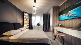 Central Luxury Home - 8