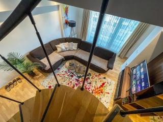 PrimeStay Duplex Retreat - Free Parking - 8