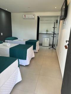 O BEIRA MAR PRAIA HOTEL está LOCALIZADO na ORLA, na PRAIA DE TAPERAPUAN, CAFÉ INCLUSO, Wi-Fi 500mb, PISCINAS, Estacionamento Privativo, Ar Condicionado Split, SMART TV, Frigobar, - Porto Seguro - 5