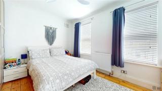Charming 2-Bedroom Flat in the Heart of Cro London ER1 - 5
