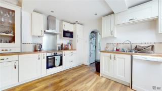 Charming 2-Bedroom Flat in the Heart of Cro London ER1 - 4