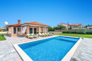 Villa Amalee by Villa Plus - Ližnjan - 0