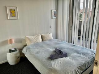 New Comfy stylish Apt in Rhodes Next to train n shopping center - 3
