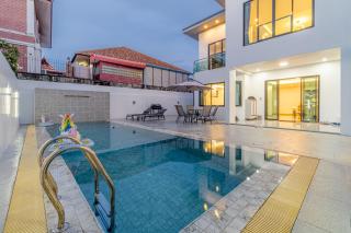 King 【芭提雅市中心独栋villa】【泳池】【5卧7卫】【独立KTV包厢】【豪华装修】 - 5