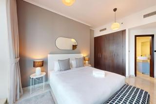 Torch Tower - Colourful Two Bedroom with City View - Dubai - 3