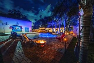 Tropical Oasis- Pickleball, Pool, Hot Tub- 15 min to beach - Melbourne - 9