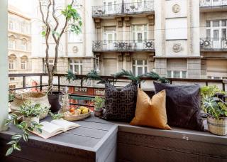 Chill on the Screened Balcony-Budapest Most Historic Landmarks - Budapest - 8