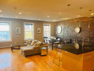 Boston North end Harbor View condo. FREE PARKING - 1