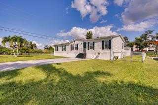 Sunny Fort Myers Home w/ Screened-In Porch & Grill - 0