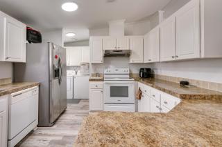 Sunny Fort Myers Home w/ Screened-In Porch & Grill - 2