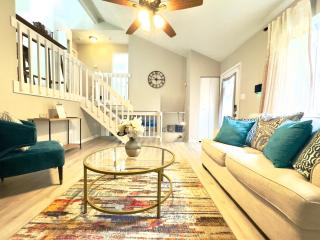 Charming Three Bedroom Home with King Bed and Fire Pit - Raleigh - 8