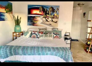 cozy studio a couple blocks away from the beach! - Honolulu - 9