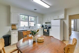 Centrally Located Home about Steps to Oxford Square! - Oxford - 2