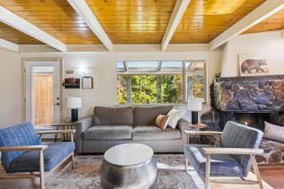 Cedar Chalet by Tahoe Getaways - Stunning 3BR with Fireplace & Pet Friendly - Tahoe Vista - 8