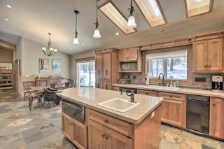 Bluerock Retreat by Tahoe Getaways - 3 BR Pet-Friendly West Shore Cabin with 3 Fireplaces, Short Drive to Skiing - Tahoe City - 3