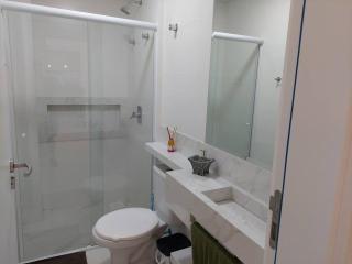 Ótimo Apto, Jacuzzi aquecida e piscina, pertinho da praia - Bombinhas - 2