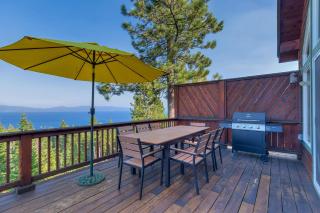 Crystal Lakeview Lodge by Tahoe Getaways - Private Hot Tub, Foosball Table & Tahoe Park HOA - Tahoe City - 1
