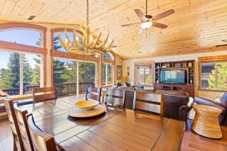 Dawn Retreat by Tahoe Getaways - Tahoe Donner with Mtn Views, Pet-Friendly & HOA Amenities! - Truckee - 8