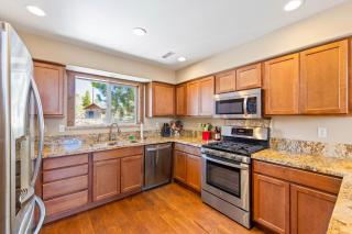 Dawn Retreat by Tahoe Getaways - Tahoe Donner with Mtn Views, Pet-Friendly & HOA Amenities! - Truckee - 6