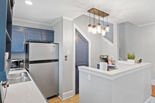 Quiet Retreat Off Magazine W Balcony & Parking! - New Orleans - 4