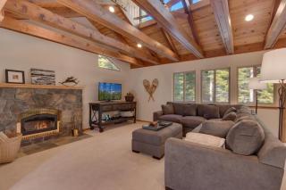 Deer Hollow by Tahoe Getaways at Northstar - 4BR w Hot Tub, Ski Shuttle, & HOA Amenities - Truckee - 7