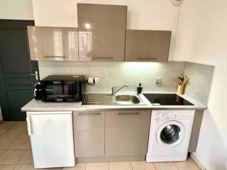 Lumineux T1 : balcon, TV sat&VOD, proche Part-Dieu & Université - Villeurbanne - 9