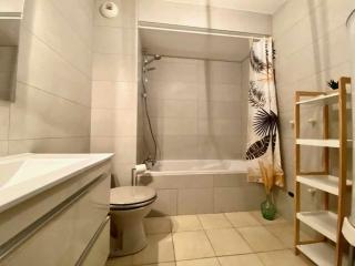 Lumineux T1 : balcon, TV sat&VOD, proche Part-Dieu & Université - Villeurbanne - 1