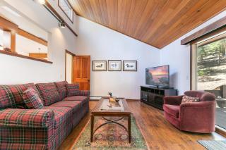 Basque Lodge at Northstar by Tahoe Getaways - Pet-Friendly 5BR w Free Shuttle & HOA Amenities - Truckee - 3