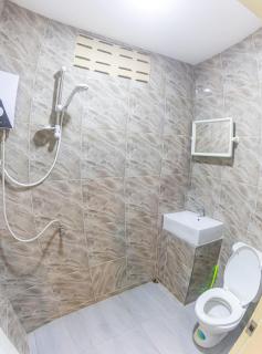 The Travelers Friend En Suite dorm room AC - Ban Ai Dao - 7