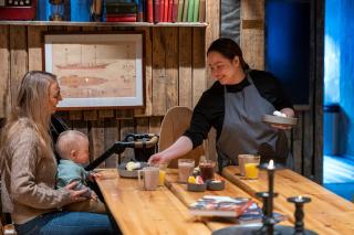 Basecamp Hotel - Longyearbyen - 9
